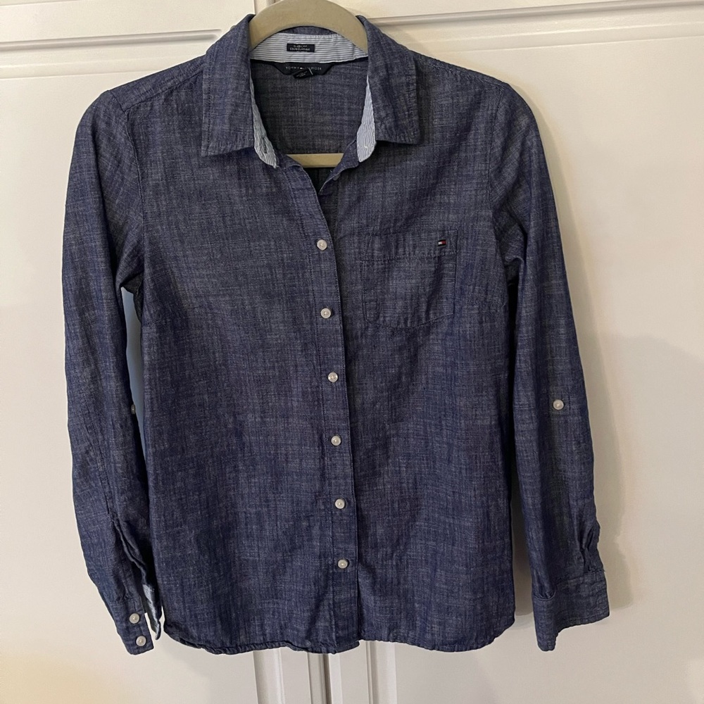 Nice Tommy chambray button down top.